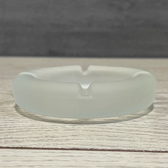 Indiana Tiara Satin Frosted Glass Ashtray Vintage 1950s USA Made 4.5" Diameter - Picture 3 of 4